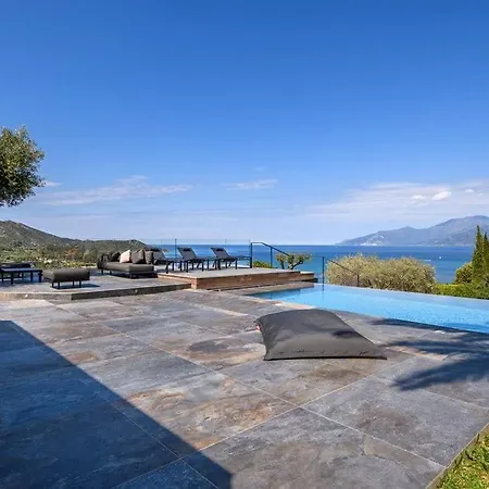 Les Terrasses De Fromentica Villa