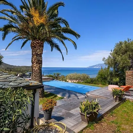 Les Terrasses De Fromentica Villa